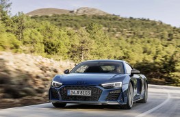 Audi R8 Coupe 2019 front action